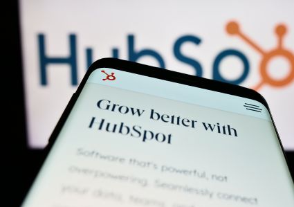 How does HubSpot help you manage your social networks?