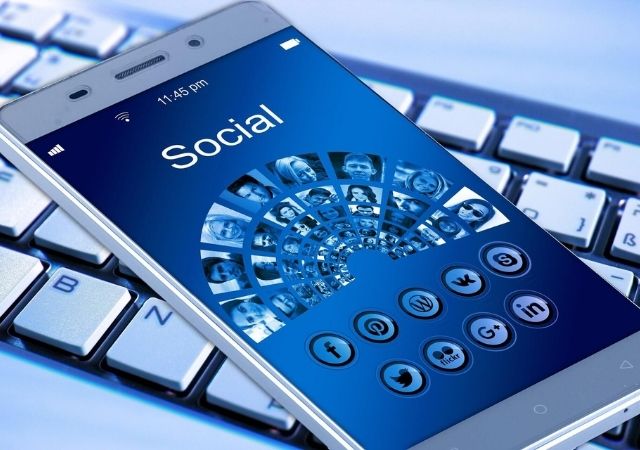 Redes sociales en el sector educativo